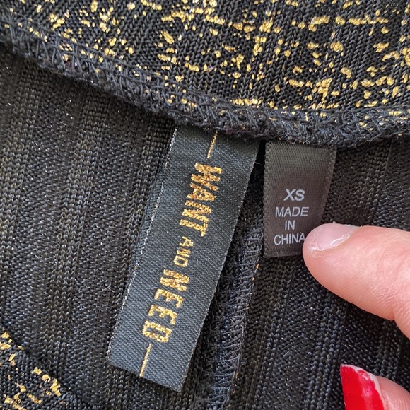 🥭 (4 for $15) Black and Gold Dress - Picture 7 of 7